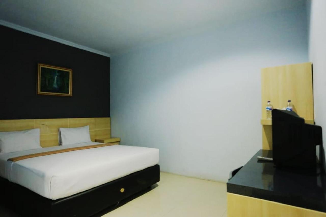 Urbanview Hotel Mulia Indah Palopo Eksteriør billede