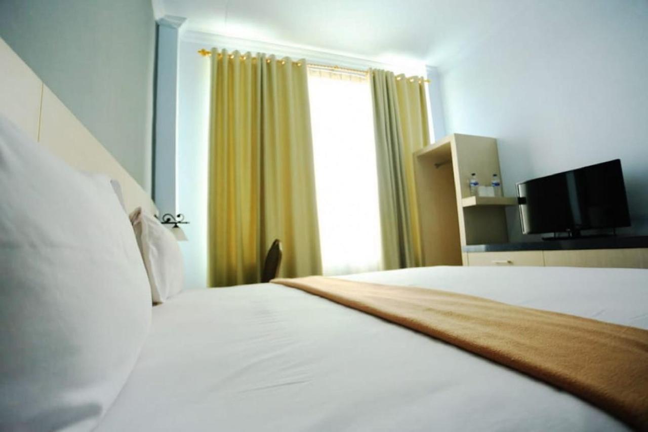 Urbanview Hotel Mulia Indah Palopo Eksteriør billede