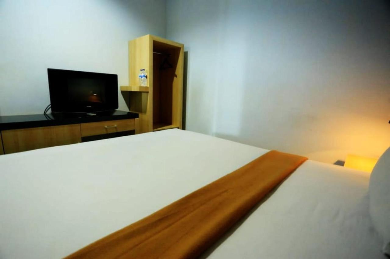 Urbanview Hotel Mulia Indah Palopo Eksteriør billede