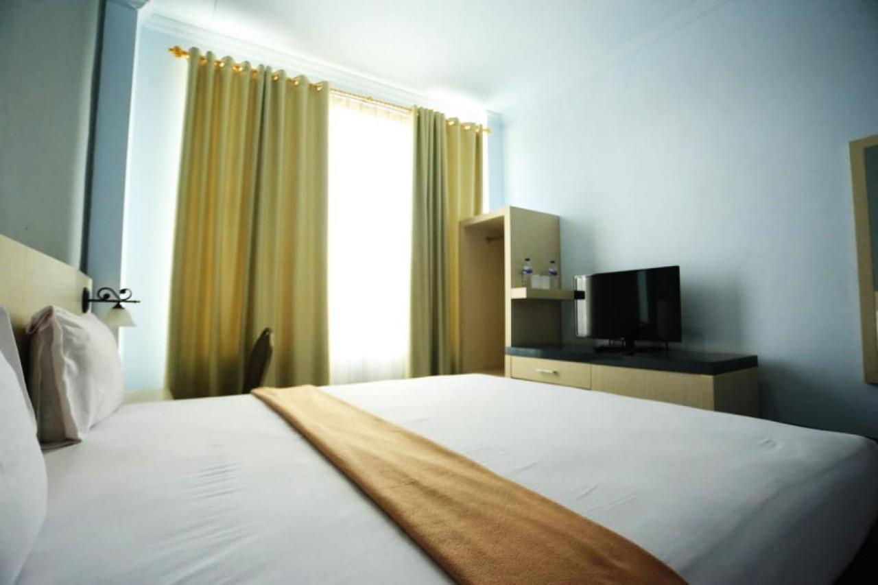 Urbanview Hotel Mulia Indah Palopo Eksteriør billede