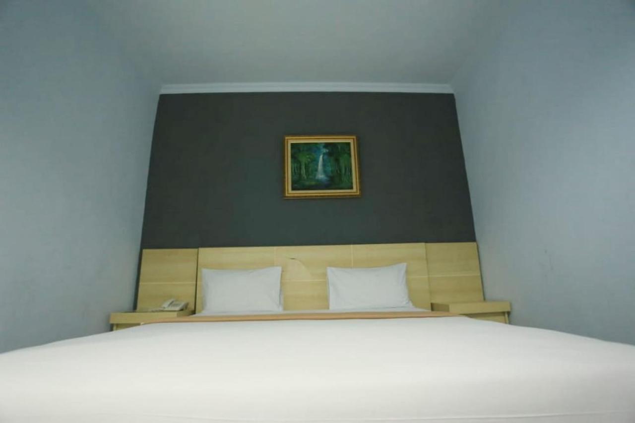 Urbanview Hotel Mulia Indah Palopo Eksteriør billede