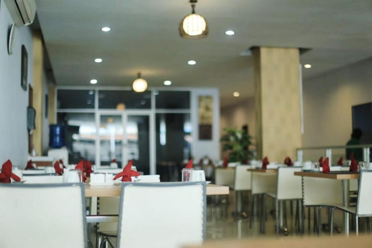 Urbanview Hotel Mulia Indah Palopo Eksteriør billede